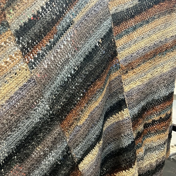 Hand crochet blanket - Picture 8 of 15